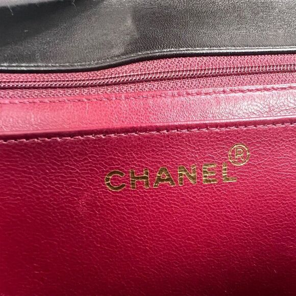 100% Authentic CHANEL Vintage Jumbo XL Single Flap Vertical Quilt Flap Bag - Picture 12 of 14